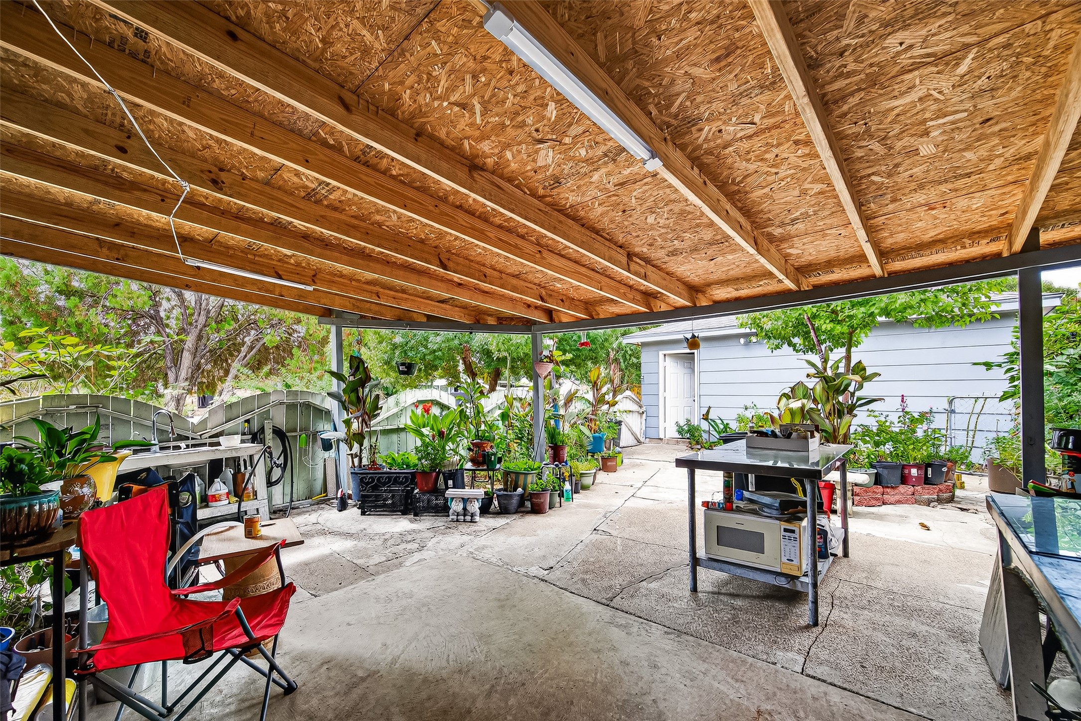 8222 La Roche Lane Houston, TX 77036 - Photo 25 of 32 a patio with table and chairs and potted plants