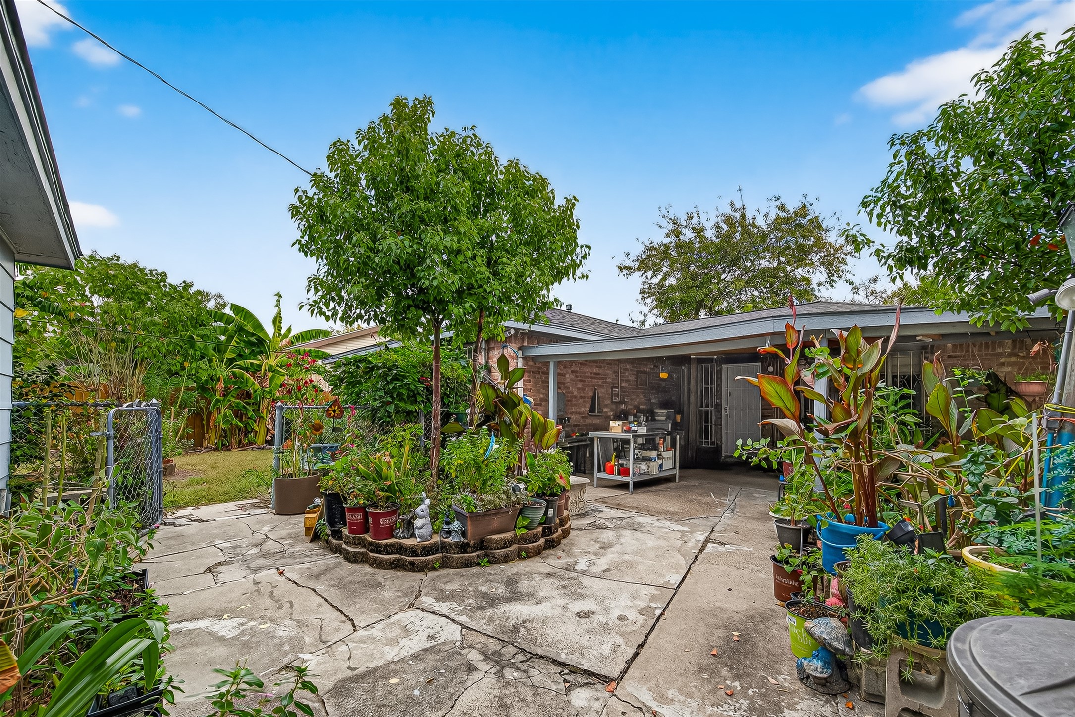 8222 La Roche Lane Houston, TX 77036 - Photo 27 of 32 a view of a chair and table in the patio