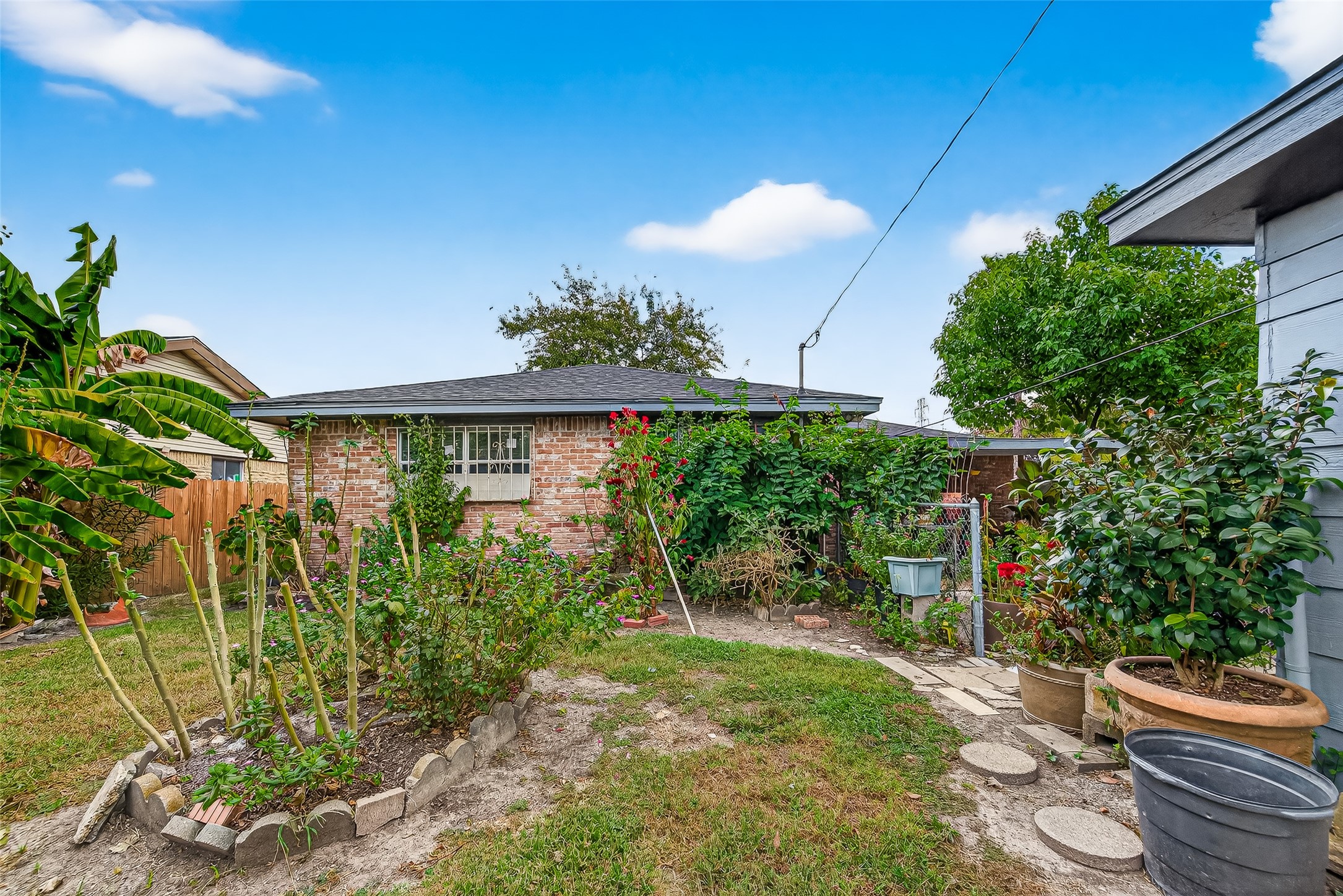 8222 La Roche Lane Houston, TX 77036 - Photo 31 of 32 a view of a back yard of the house