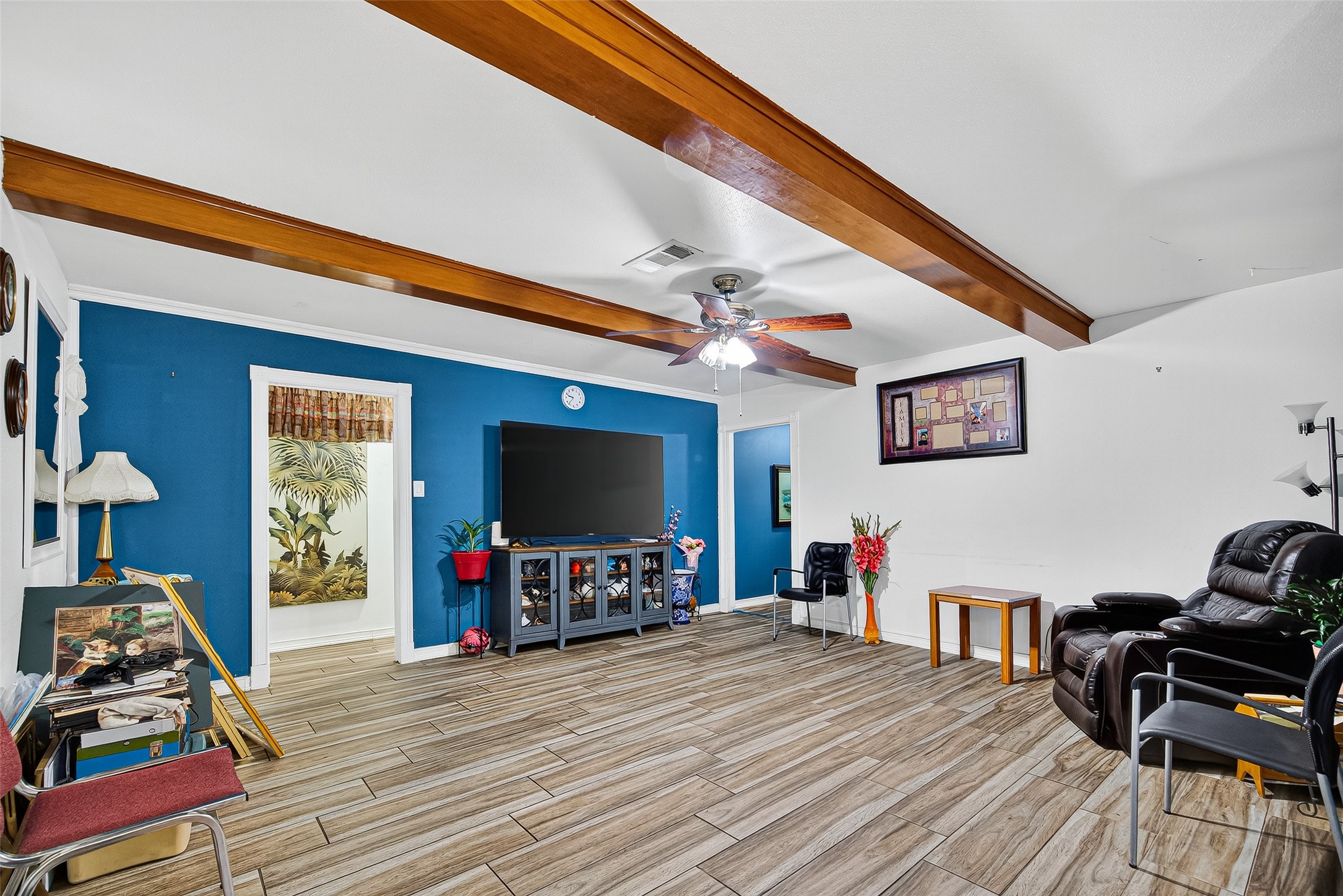 8222 La Roche Lane Houston, TX 77036 - Photo 5 of 32 a view of a livingroom with furniture and a flat screen tv