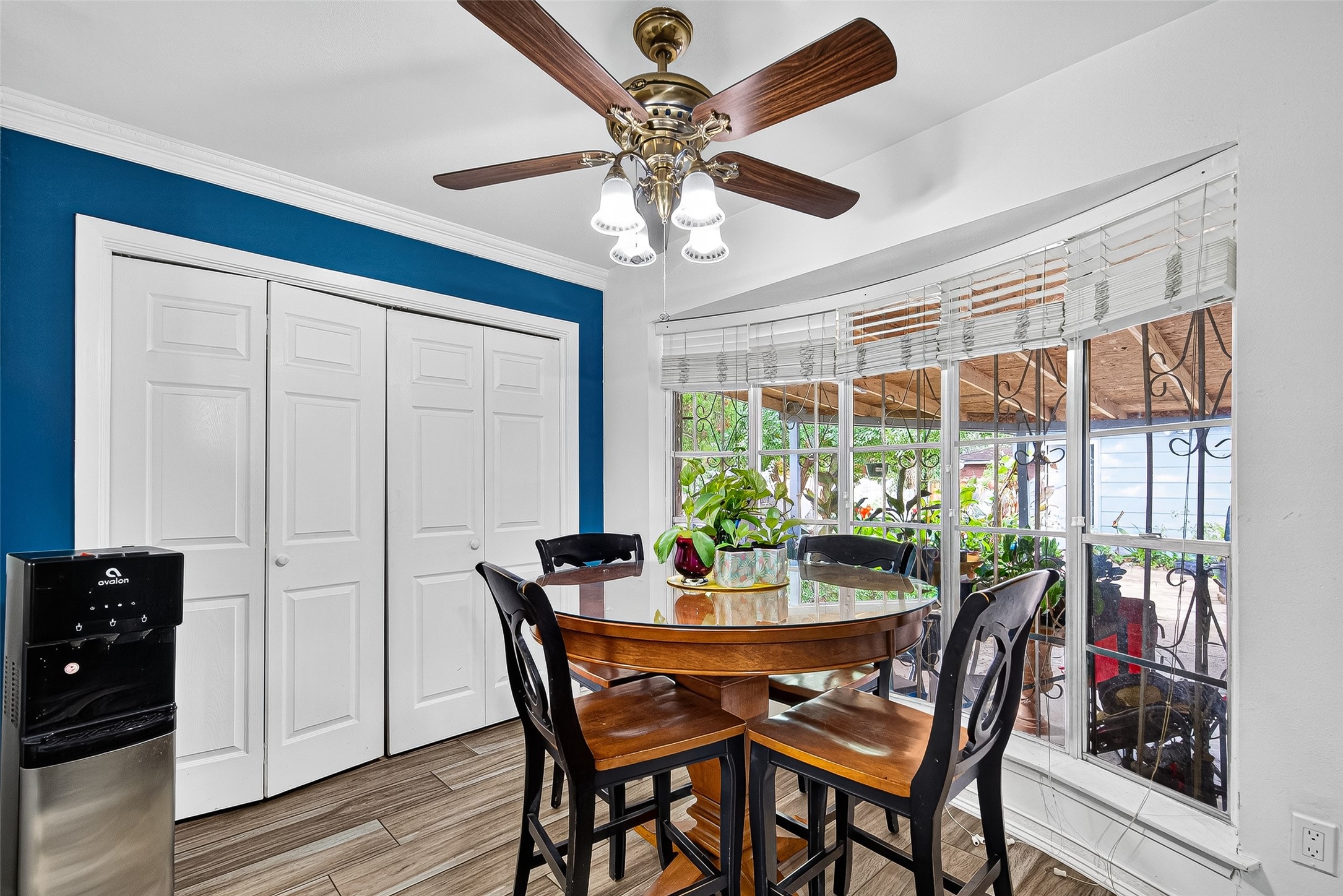 8222 La Roche Lane Houston, TX 77036 - Photo 7 of 32 a dining room with furniture and window