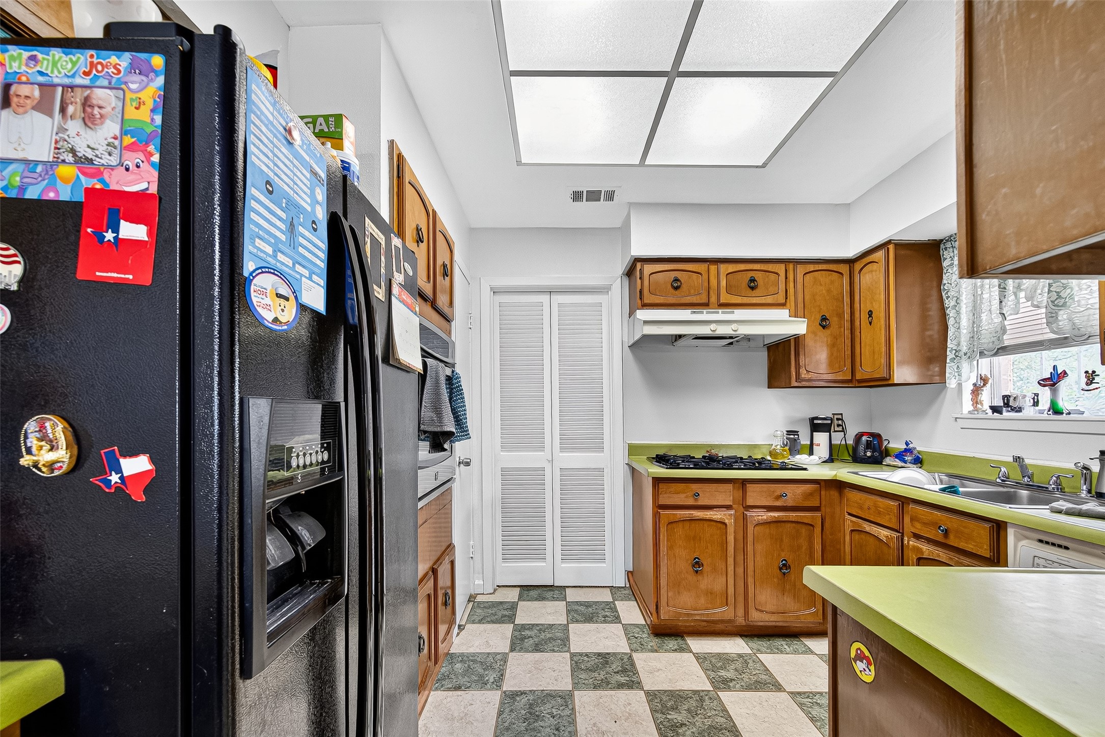 8222 La Roche Lane Houston, TX 77036 - Photo 10 of 32 a kitchen with stainless steel appliances granite countertop a stove a sink and a refrigerator