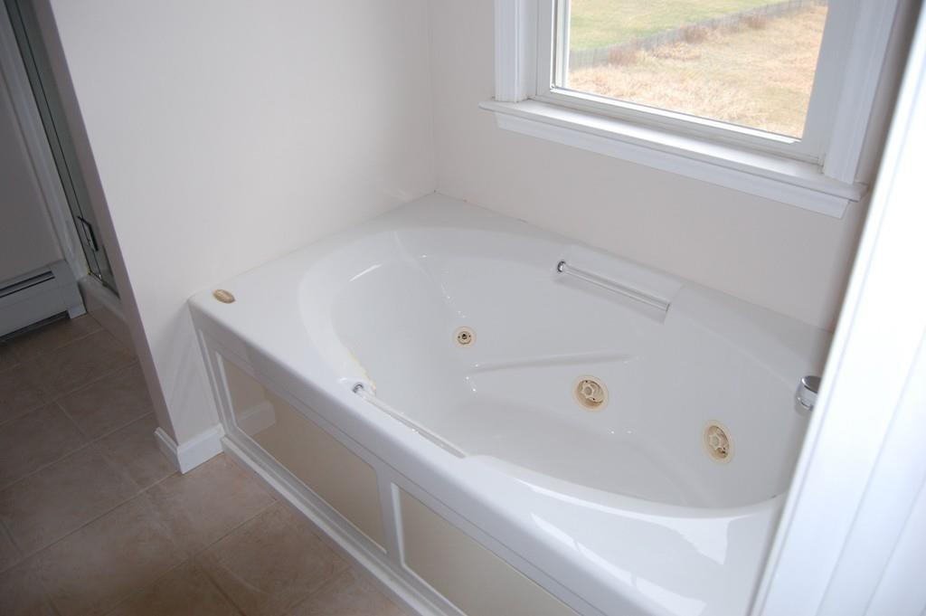 236 Hardwick Road New Braintree, MA 01531 - Photo 17 of 28 a bathroom with a bathtub