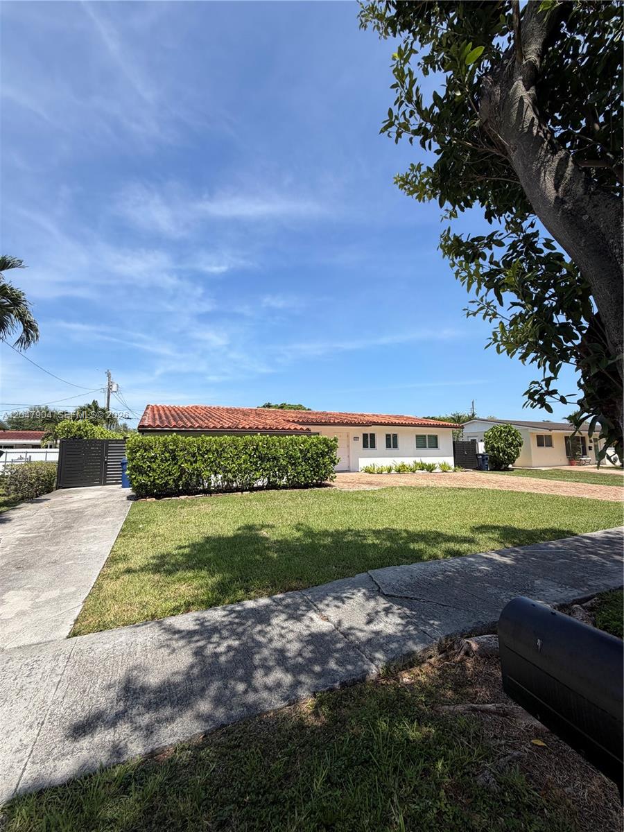4401 Southwest 102nd Place Miami, FL 33165 - Photo 2 of 21