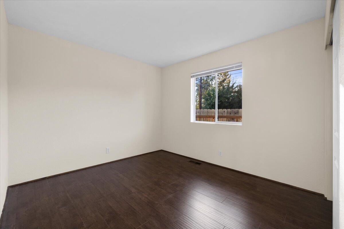 1689 Leonard Road Grants Pass, OR 97527 - Photo 16 of 23 16