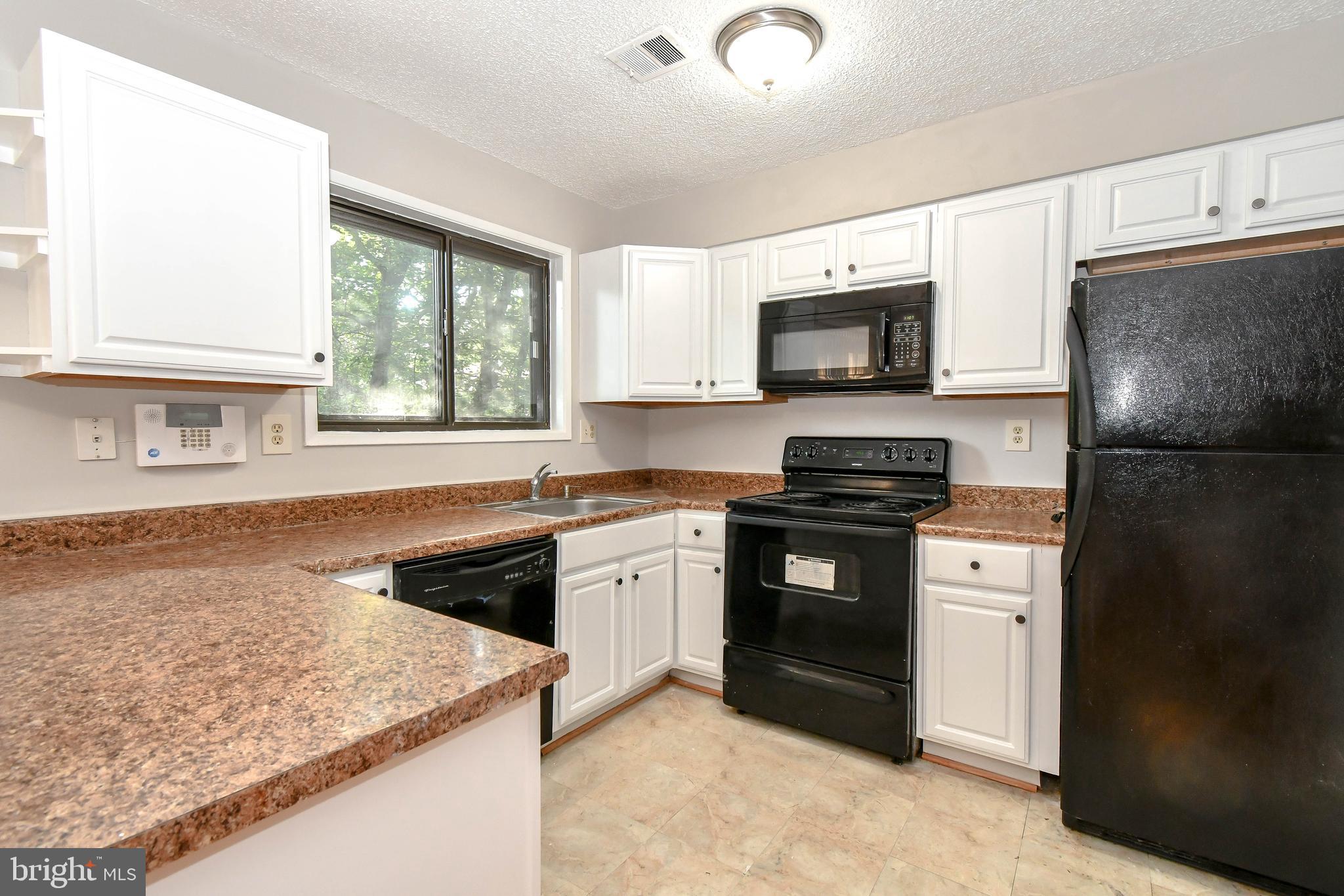 2218 White Cornus Lane Reston, VA 20191 - Photo 12 of 35 Kitchen