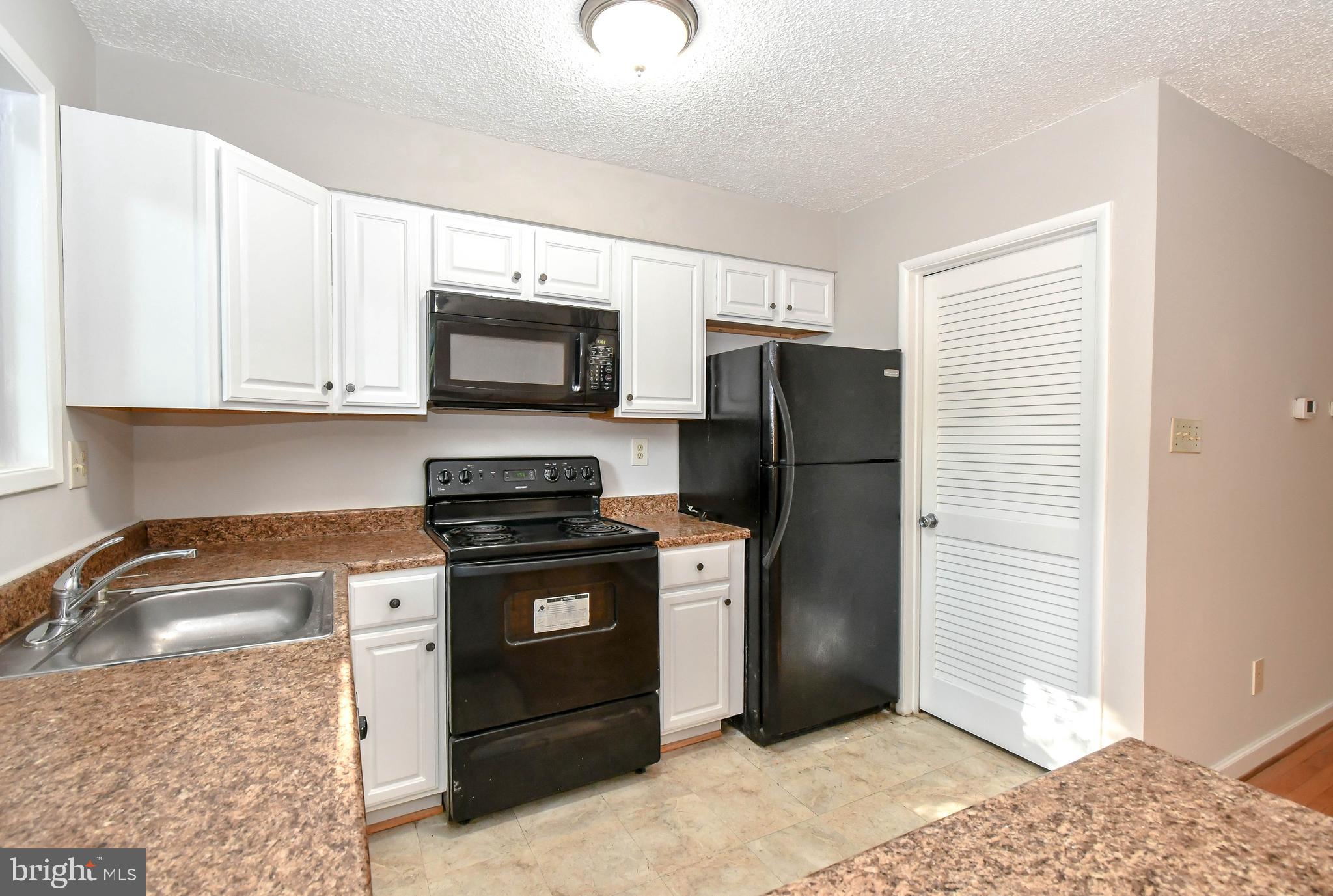 2218 White Cornus Lane Reston, VA 20191 - Photo 13 of 35 Kitchen