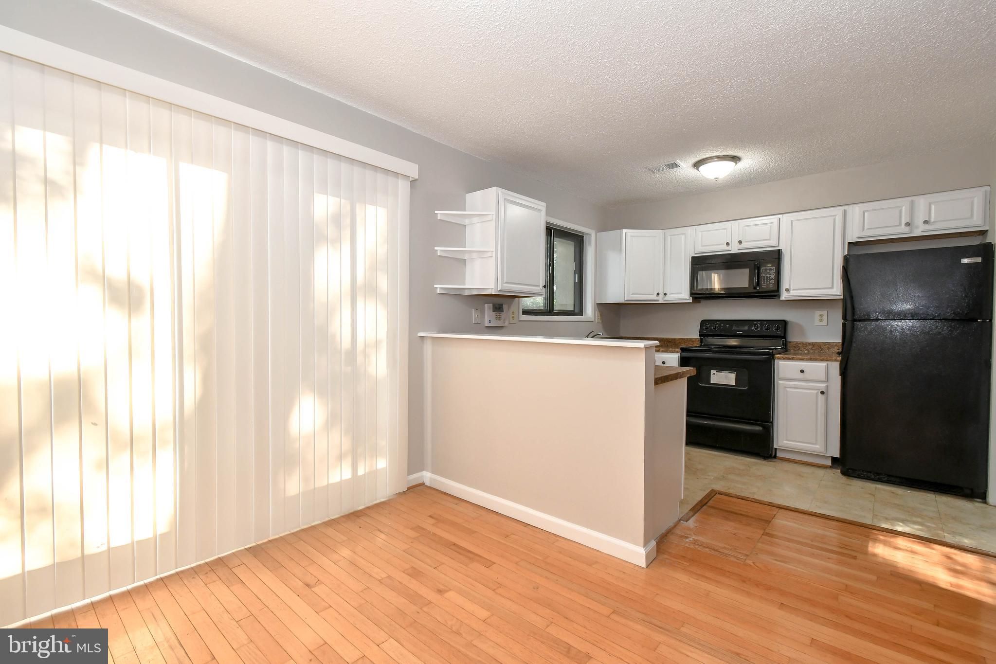 2218 White Cornus Lane Reston, VA 20191 - Photo 14 of 35 Kitchen table space
