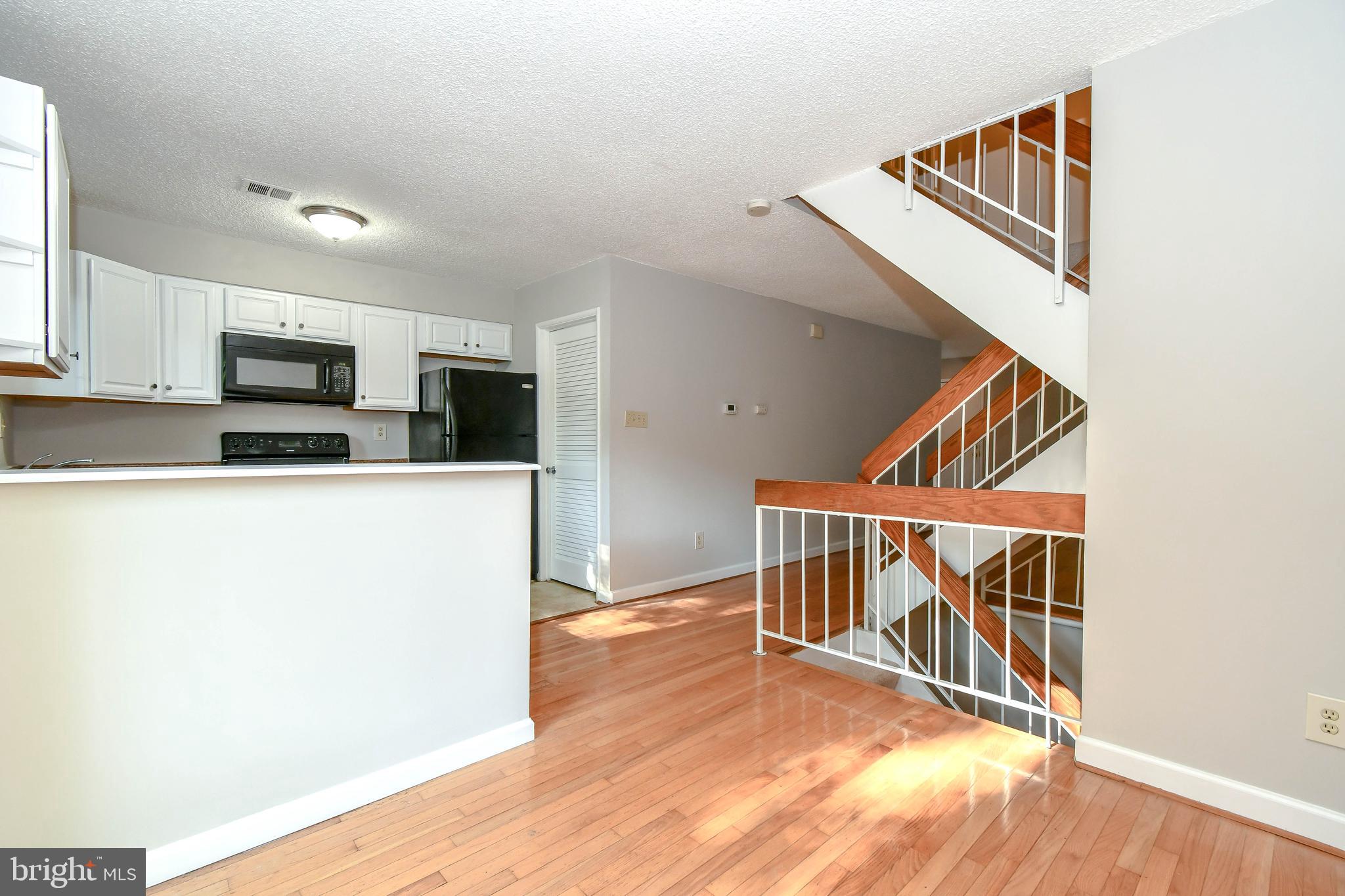 2218 White Cornus Lane Reston, VA 20191 - Photo 15 of 35 Kitchen table space