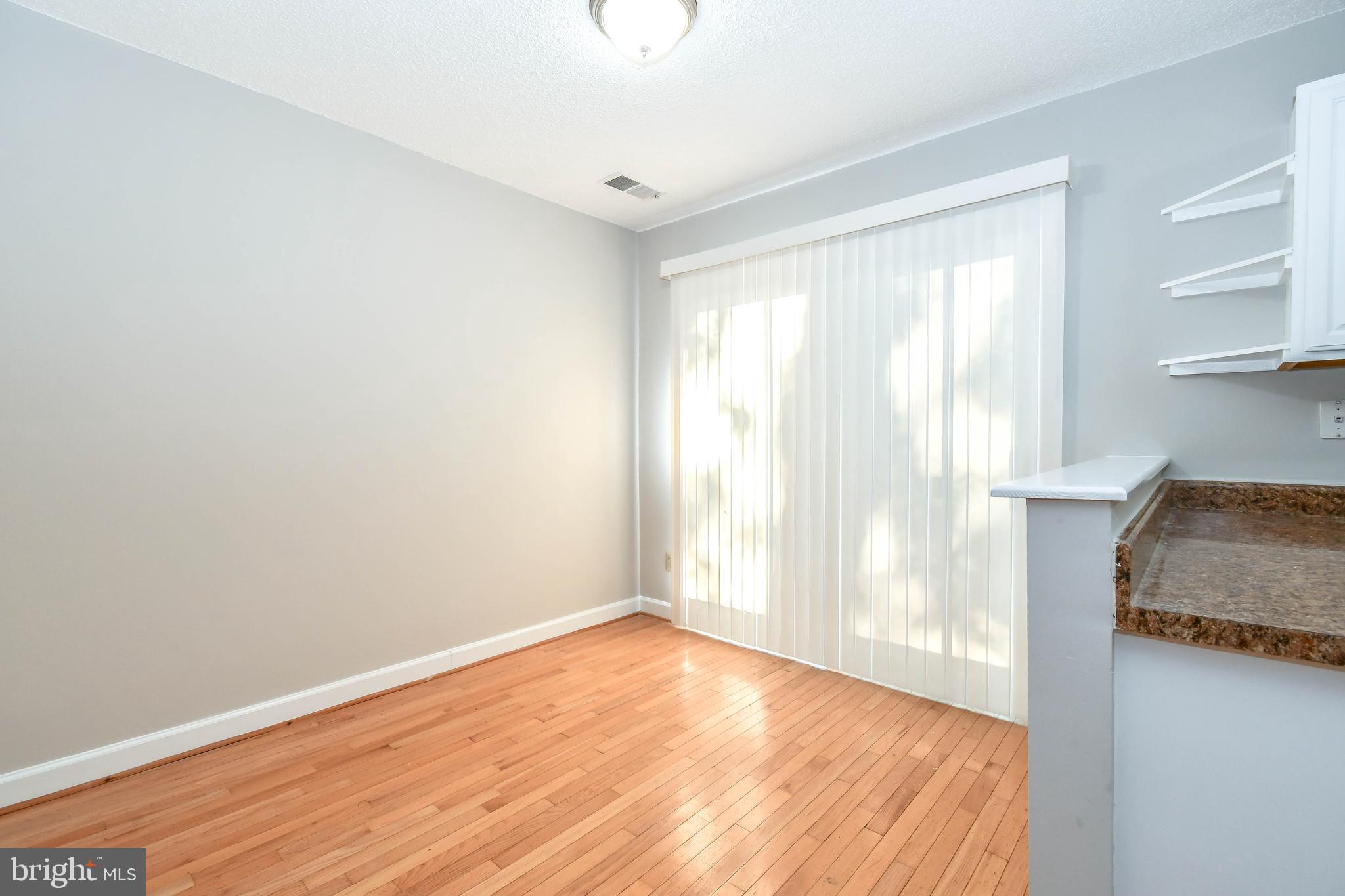 2218 White Cornus Lane Reston, VA 20191 - Photo 16 of 35 Kitchen table space