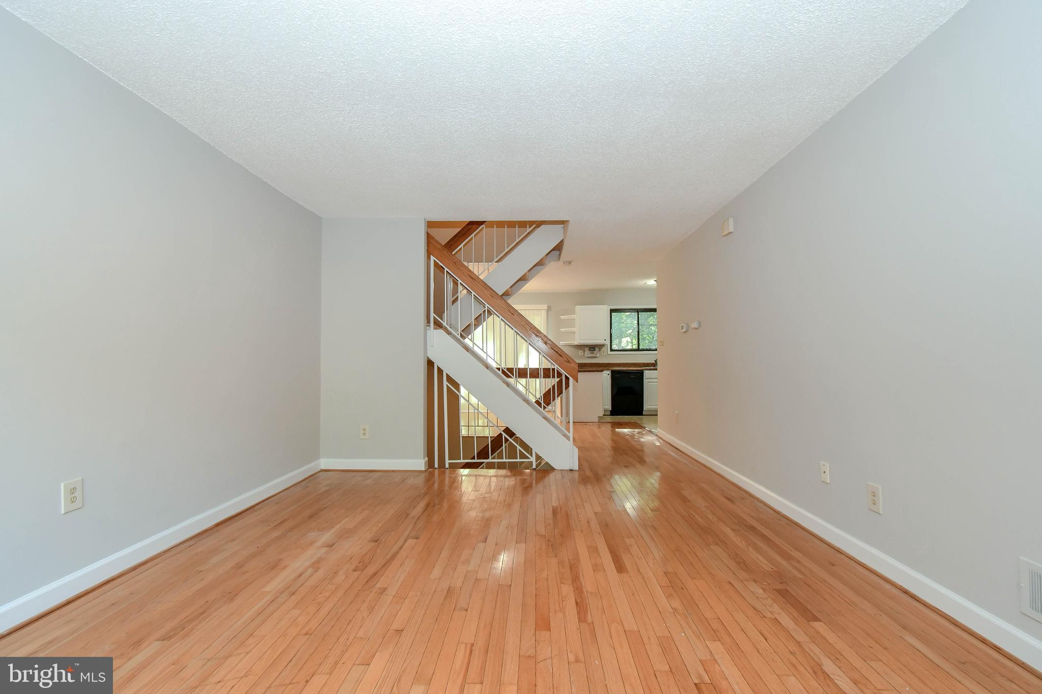 2218 White Cornus Lane Reston, VA 20191 - Photo 6 of 35 Living room