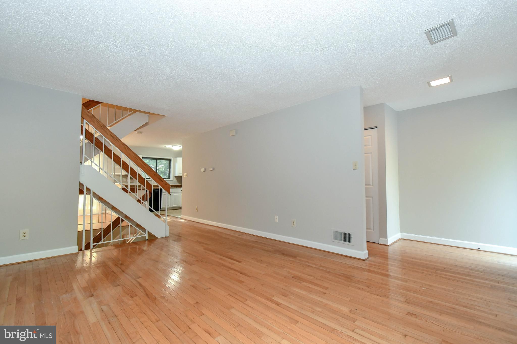 2218 White Cornus Lane Reston, VA 20191 - Photo 7 of 35 Living room