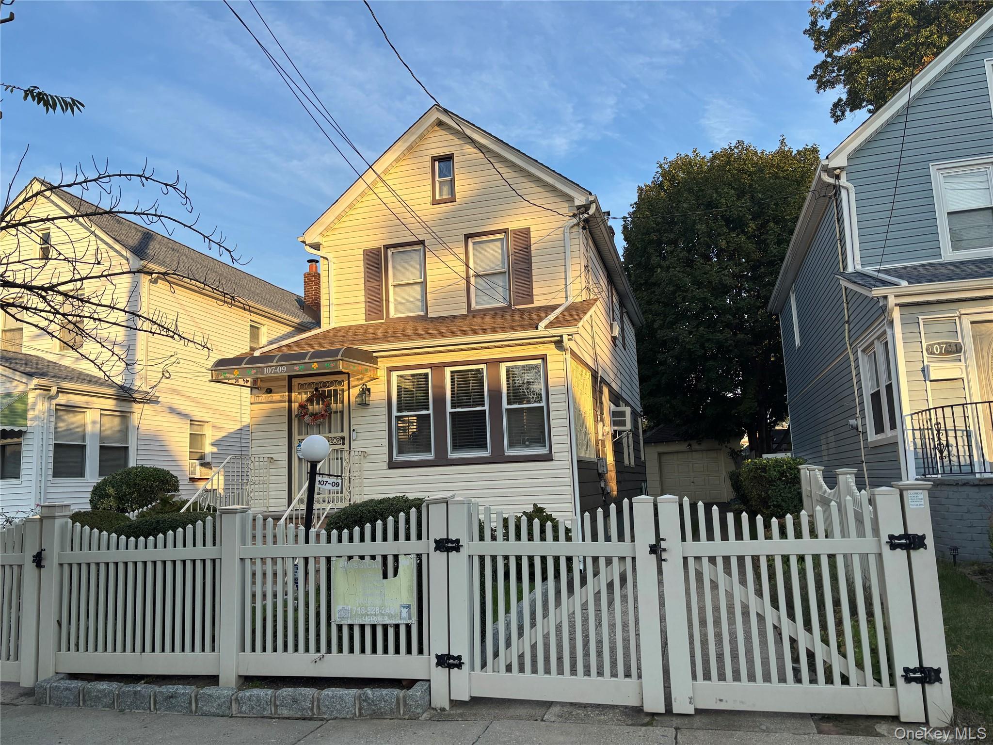 View of front of house with a gate and a fenced front yard