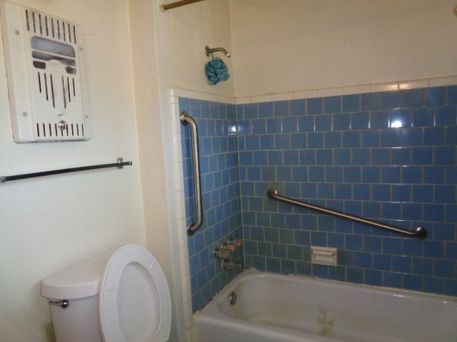 5614 Rue Street Houston, TX 77033 - Photo 5 of 18 a bathroom with a bathtub and a shower