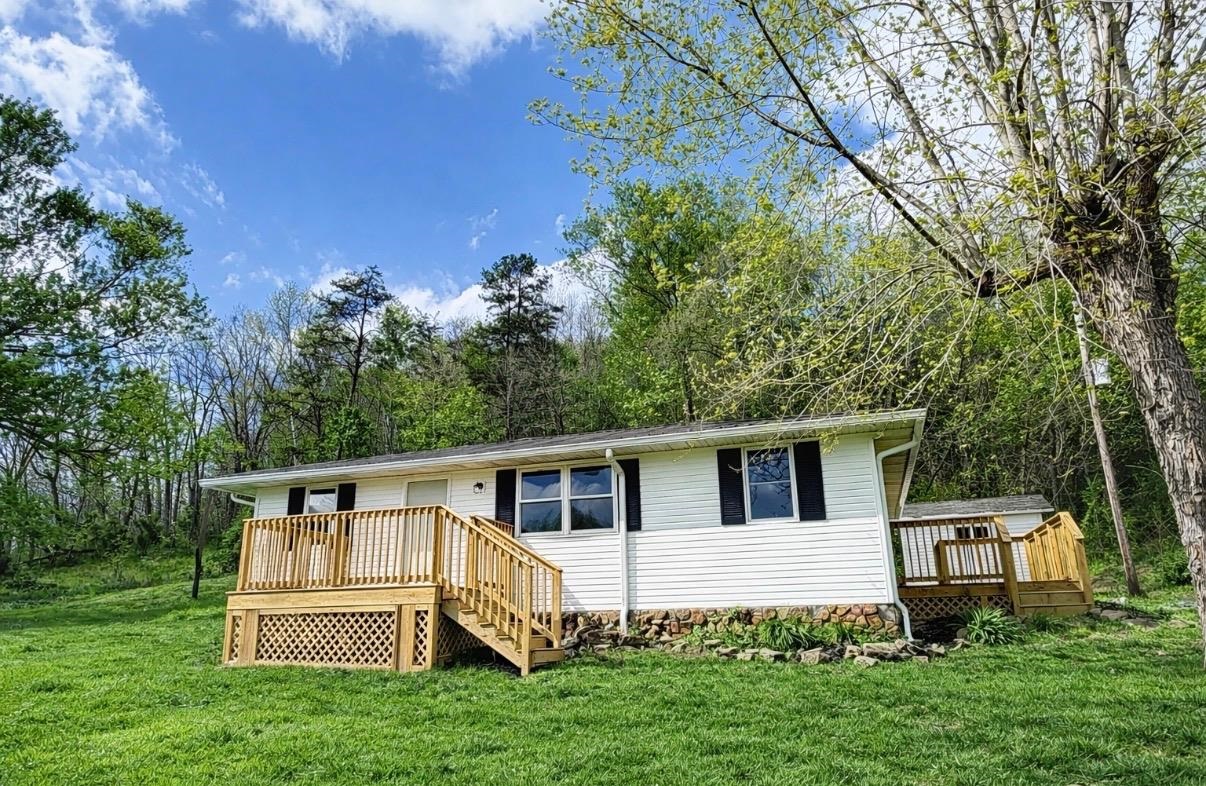 3304 Laurel Road Greenup, KY 41144 - Photo 1 of 26