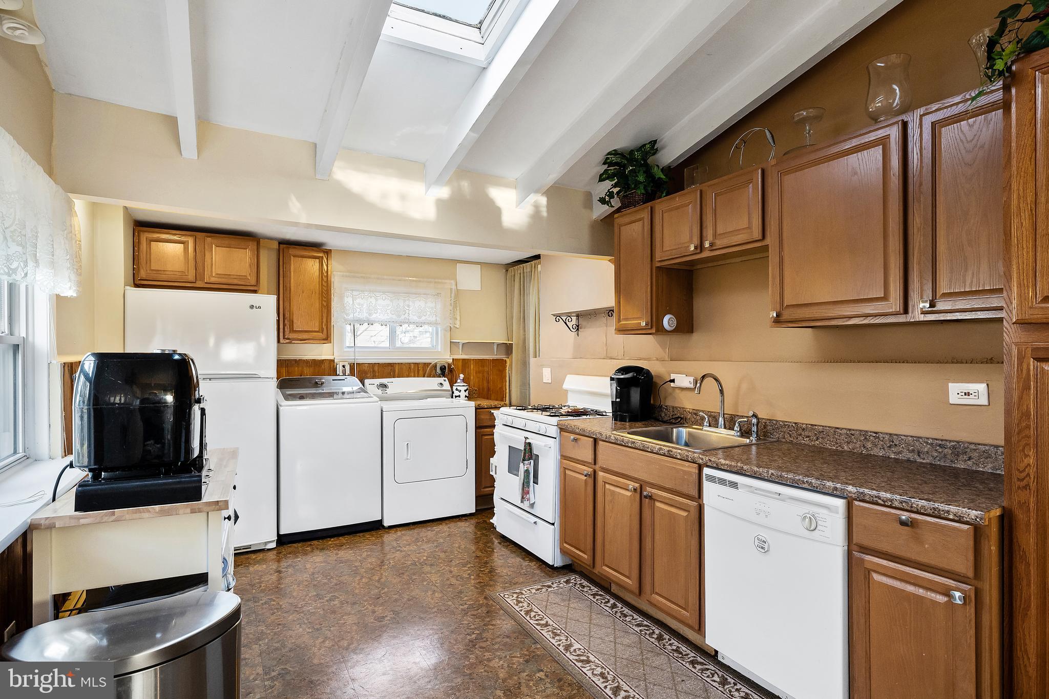 218 County Avenue Maple Shade, NJ 08052 - Photo 4 of 25