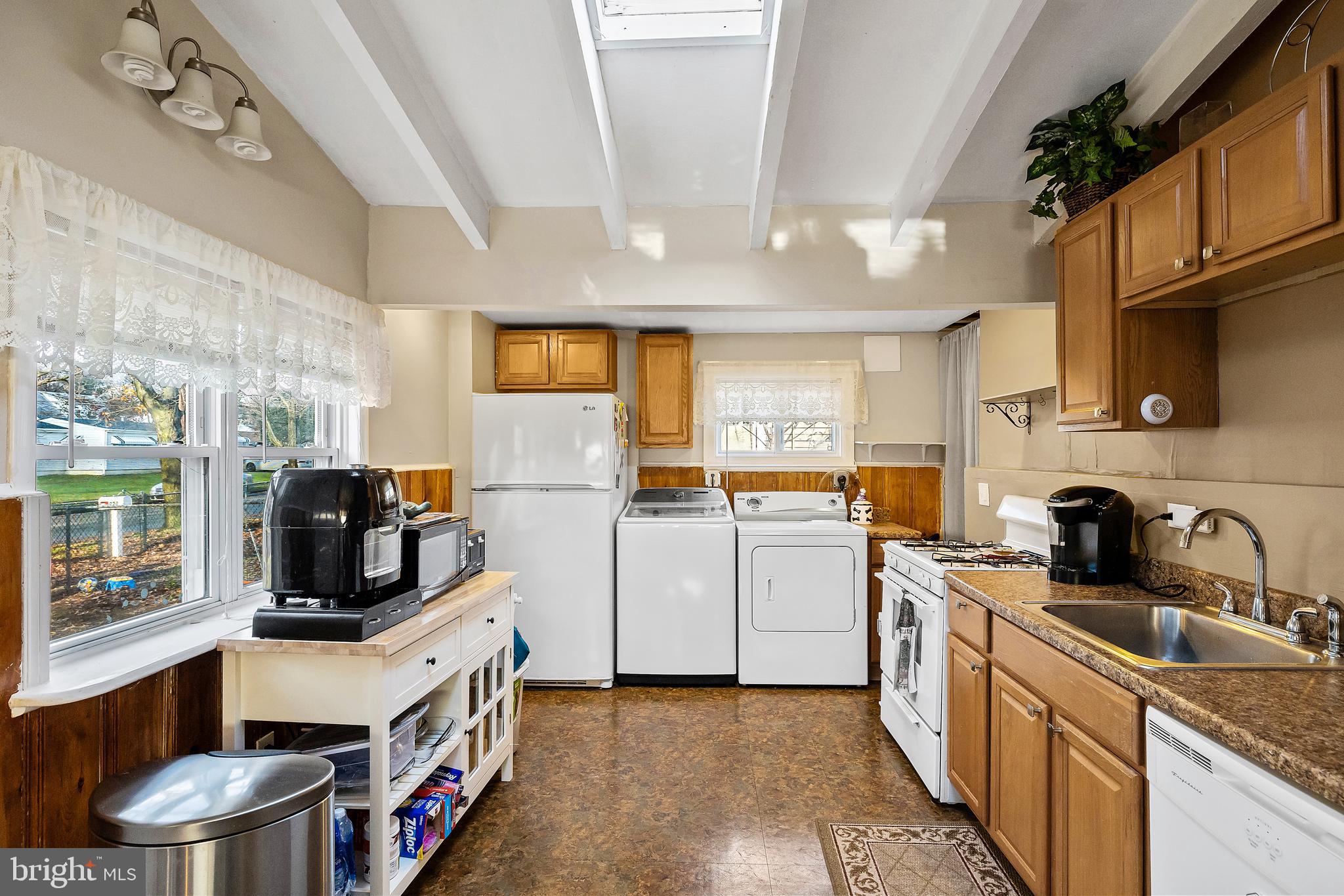 218 County Avenue Maple Shade, NJ 08052 - Photo 5 of 25