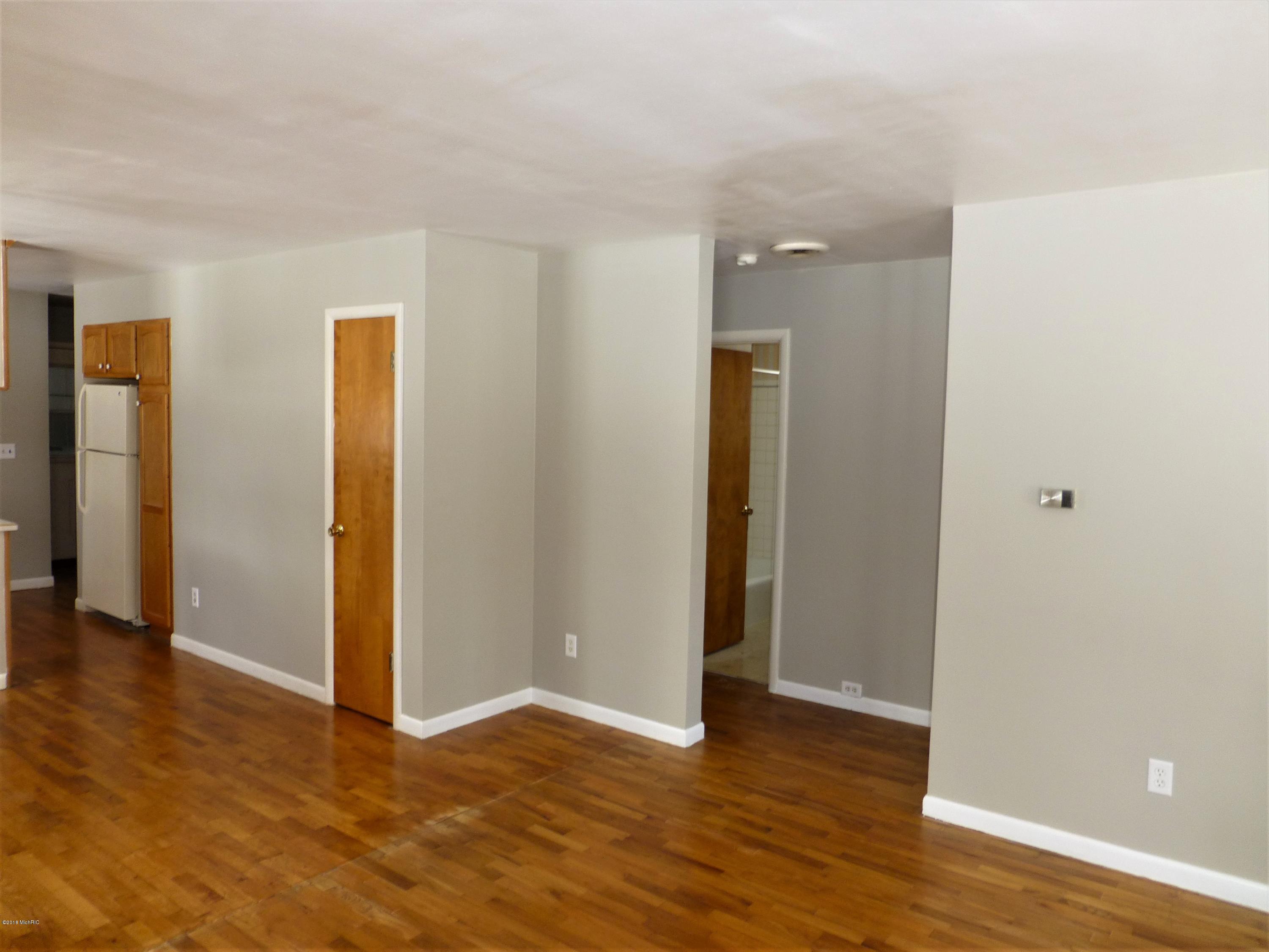5010 Garden Road Portage, MI 49002 - Photo 9 of 20 Living Hall