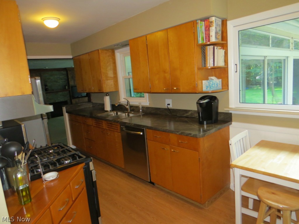 1185 Oak Tree Road Akron, OH 44320 - Photo 8 of 25