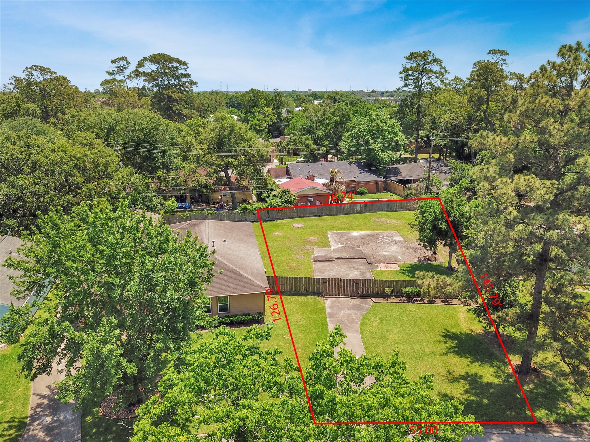 0 Belvedere Street Houston, TX 77021 - Photo 3 of 3 a view of a lake in middle of the town