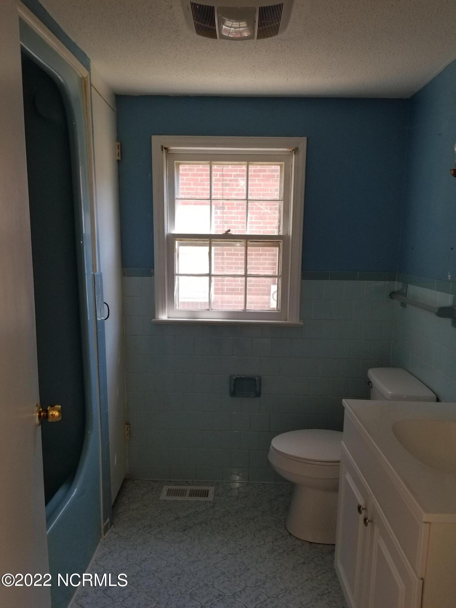 1528 Bethlehem Road Rocky Mount, NC 27803 - Photo 5 of 11 master bath