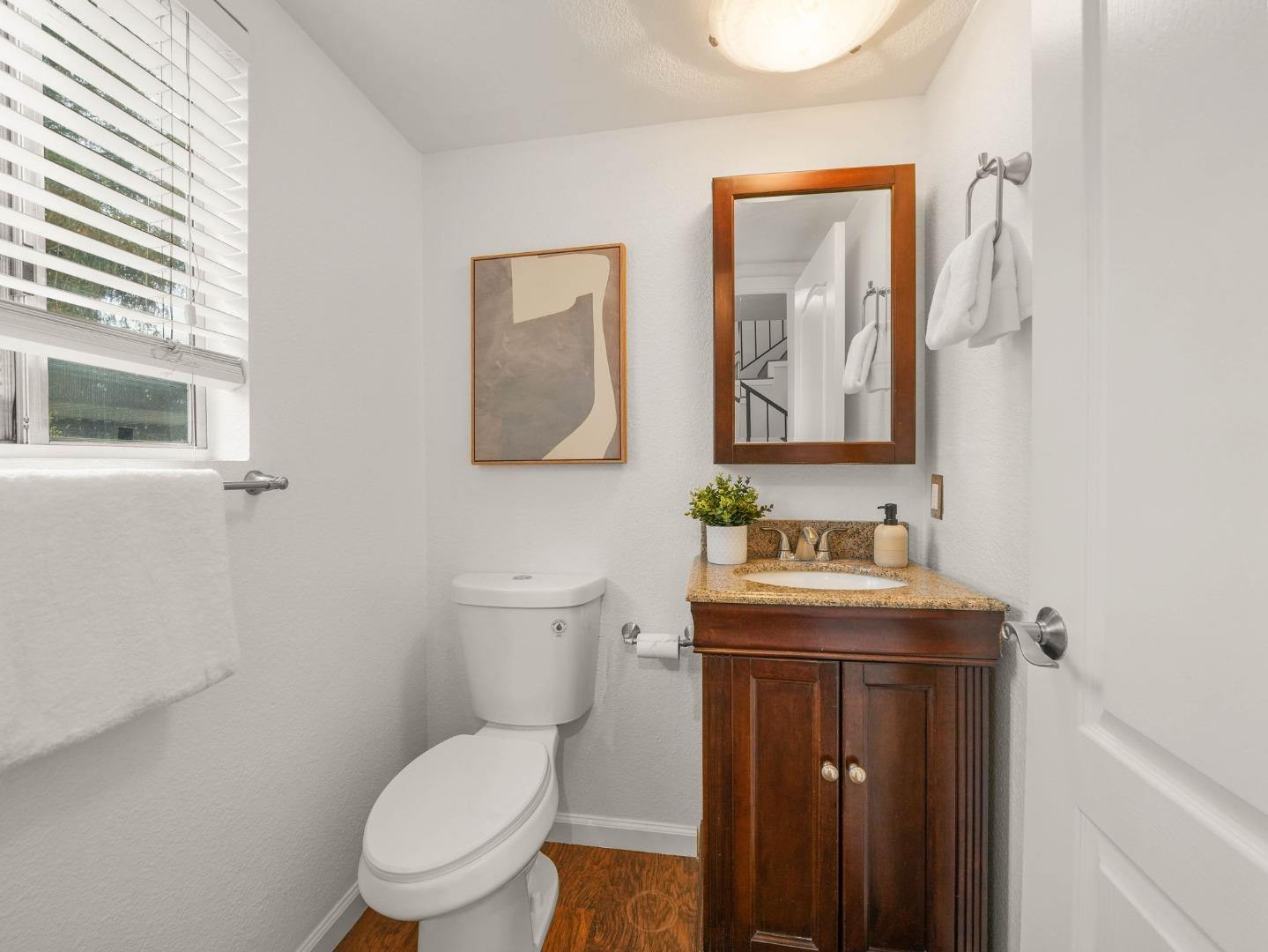 20115 Redwood Road, Unit 7 Castro Valley, CA 94546 - Photo 10 of 38 Gallery Image 10