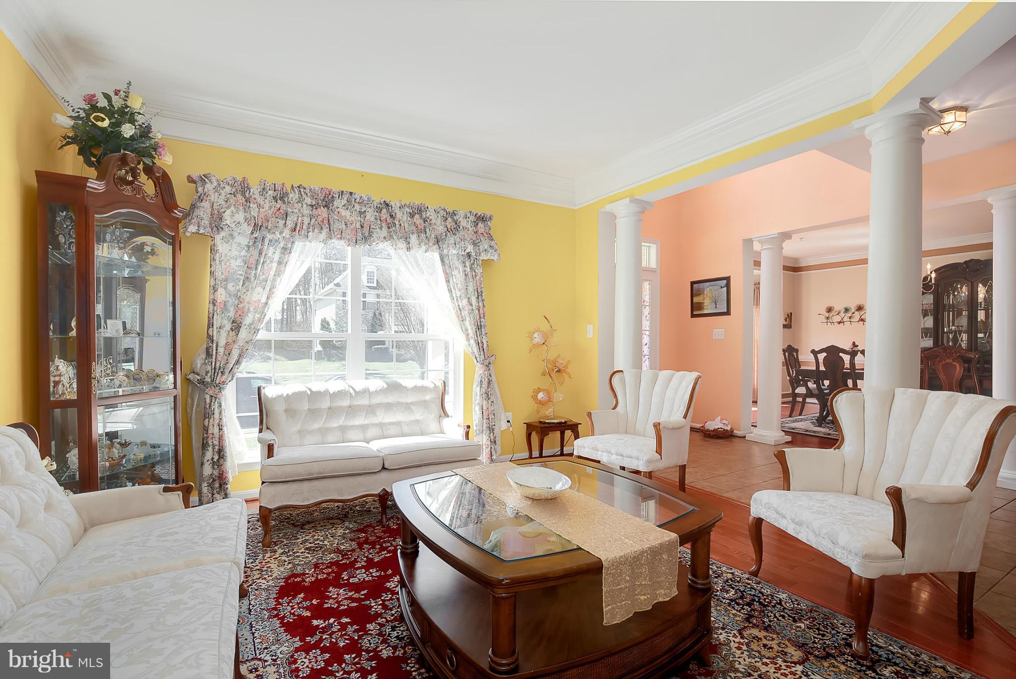 9829 Farm Pond Road Laurel, MD 20708 - Photo 11 of 30 Living Room