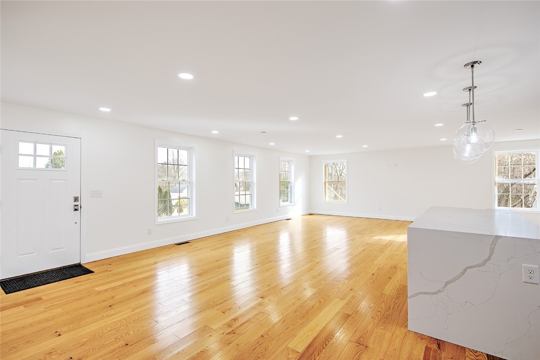 29 Graves Avenue North Smithfield, RI 02896 - Photo 12 of 24