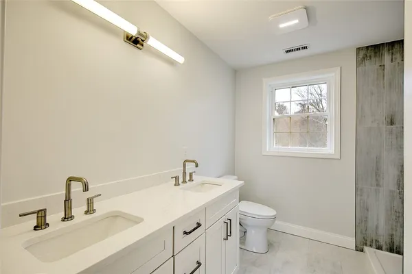 $650,000 | 29 Graves Avenue, North Smithfield, RI 02896