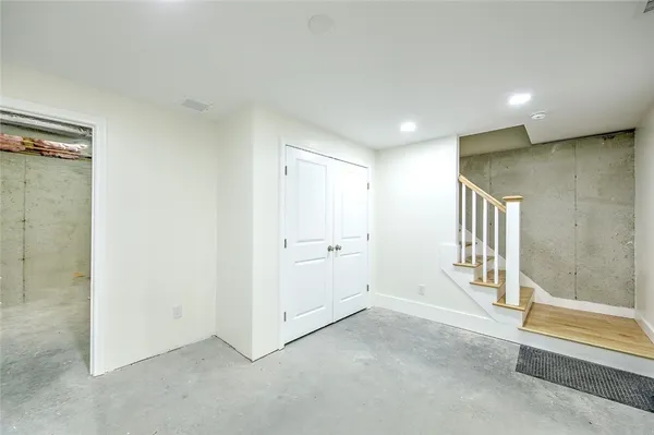 $650,000 | 29 Graves Avenue, North Smithfield, RI 02896