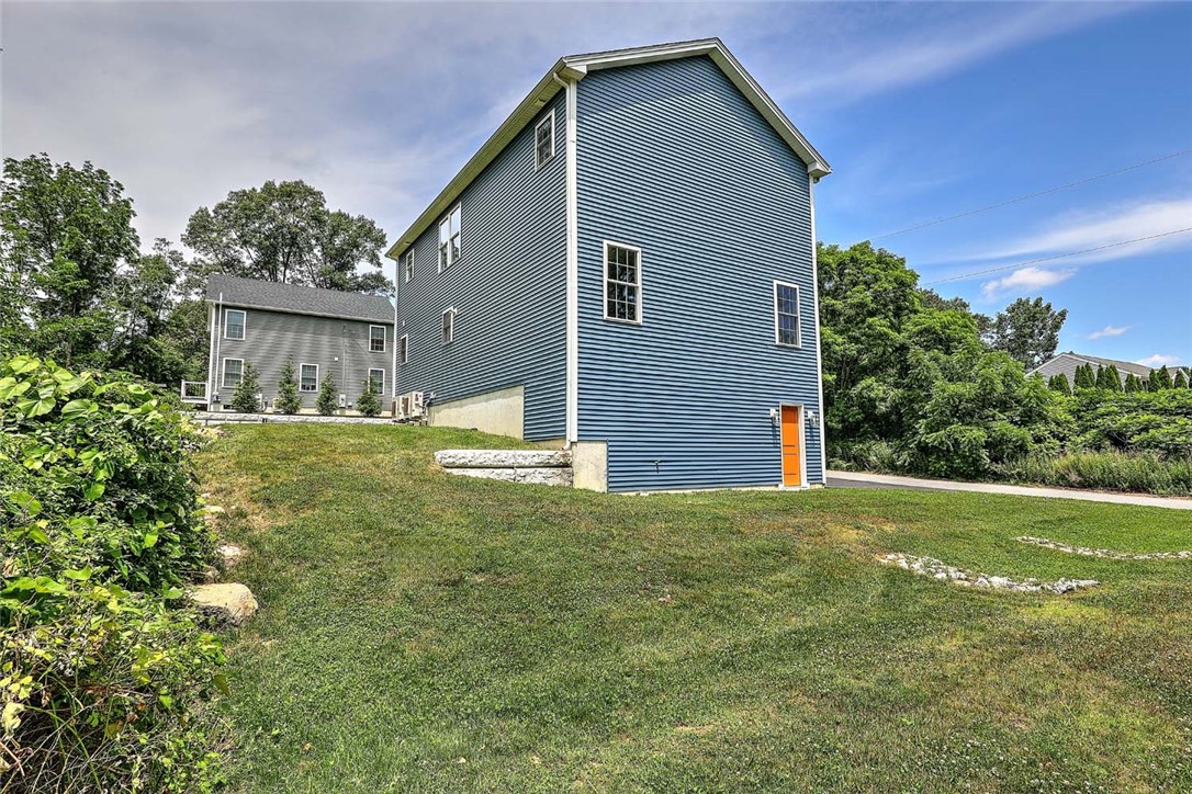 29 Graves Avenue North Smithfield, RI 02896 - Photo 4 of 24