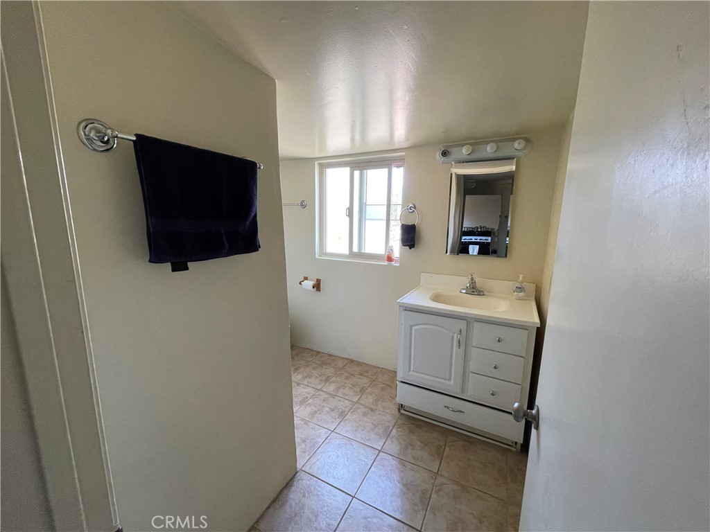 50302 Aloma Drive Cabazon, CA 92230 - Photo 16 of 19 a bathroom with a sink a mirror and a bathtub