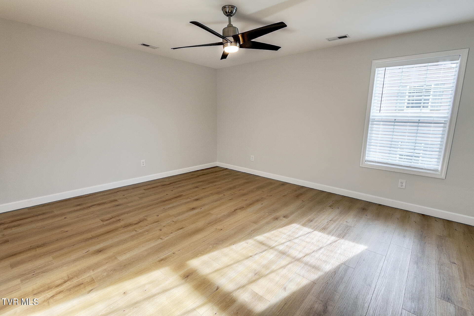 1111 Vestal Court Greeneville, TN 37745 - Photo 29 of 55 D-Neas-1111-Vestal-Interior-1296