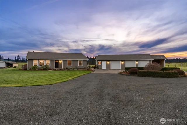 a view of house with a big yard