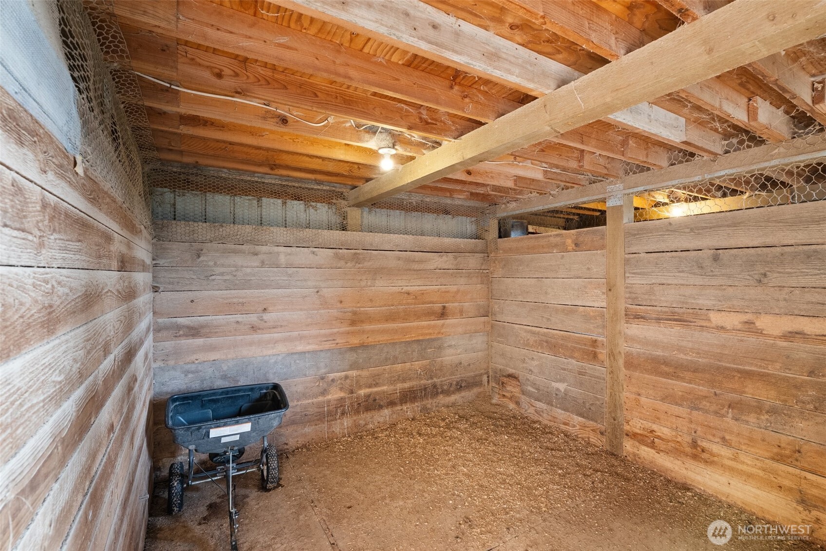 198 Short Road Onalaska, WA 98570 - Photo 37 of 40 a bathroom with a shower