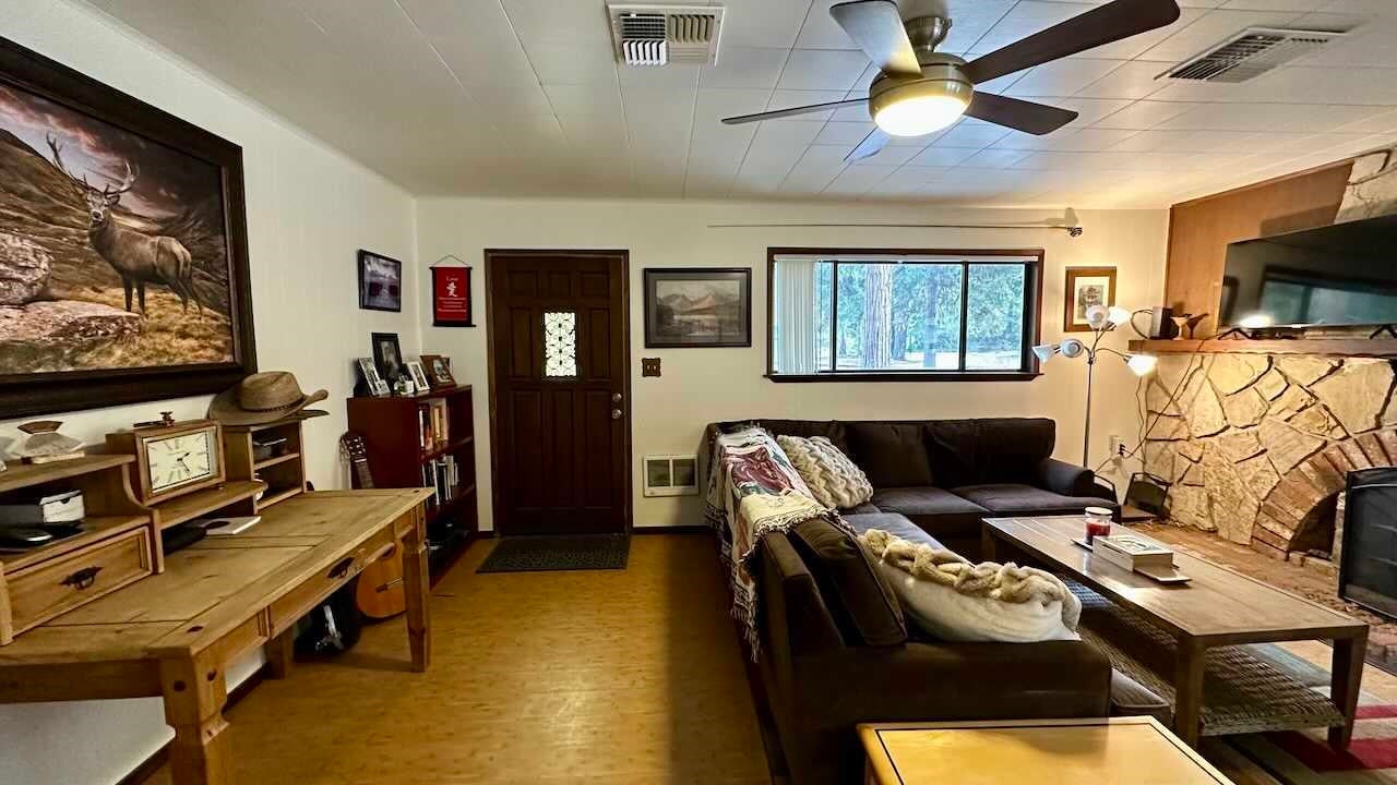 2240 Davis Place Road Mount Shasta, CA 96067 - Photo 5 of 35 Gallery Image 5