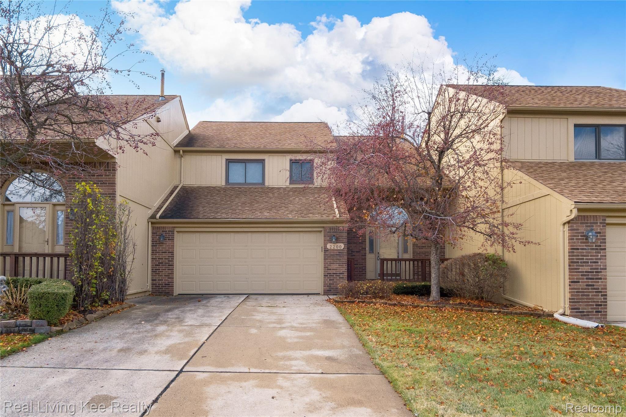 2200 Rochelle Park Dr