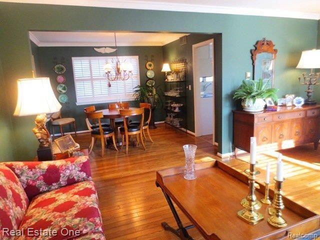 5070 Patrick Road West Bloomfield, MI 48322 - Photo 8 of 33 LIVING RM VIEW 4