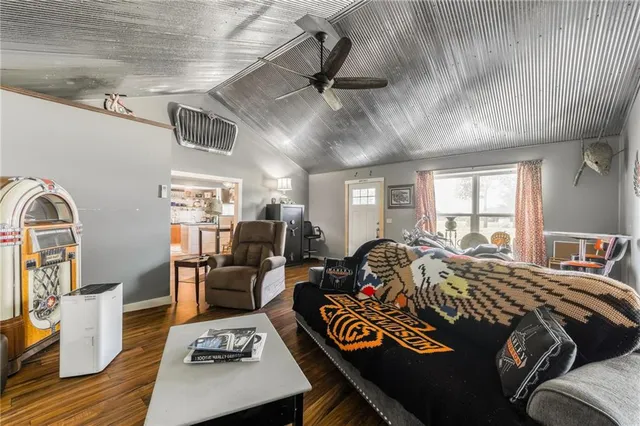 $1,250,000 | 25826 Cr 200 Route, Unit RURAL, Bogard, MO 64622