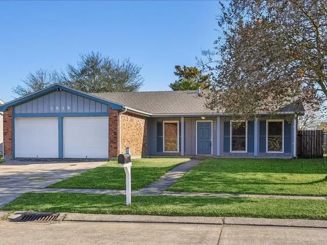 $245,000 | 3939 Bayou Oaks Drive, Harvey, LA 70058