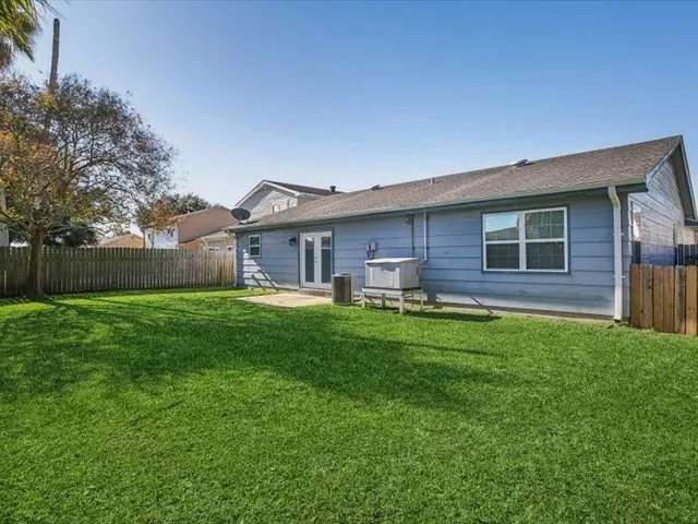 $245,000 | 3939 Bayou Oaks Drive, Harvey, LA 70058