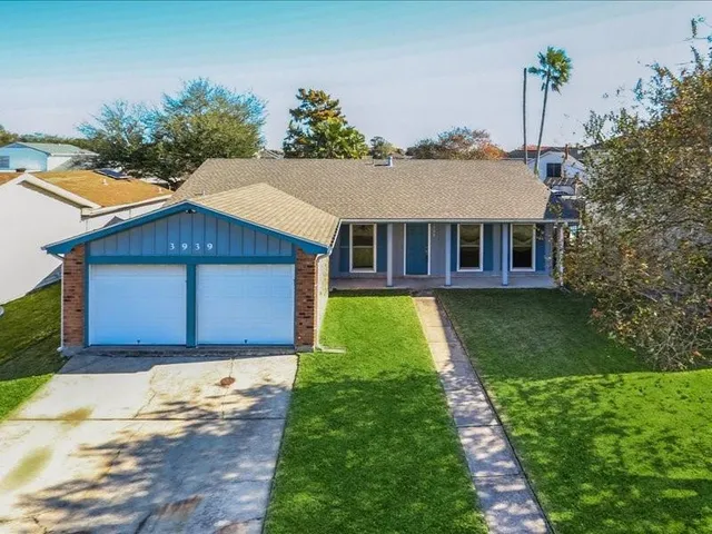 $245,000 | 3939 Bayou Oaks Drive, Harvey, LA 70058