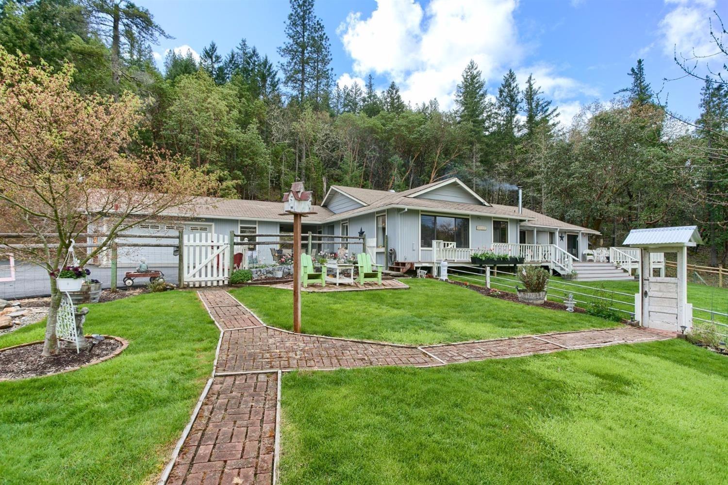 555 Keen Road Grants Pass, OR 97527 - Photo 1 of 35 Front Home Profile!