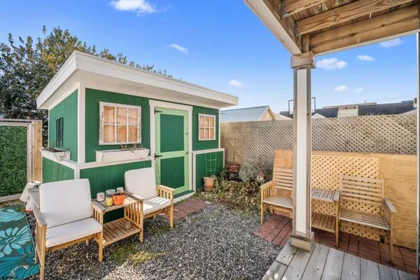 a view of a house with backyard and porch