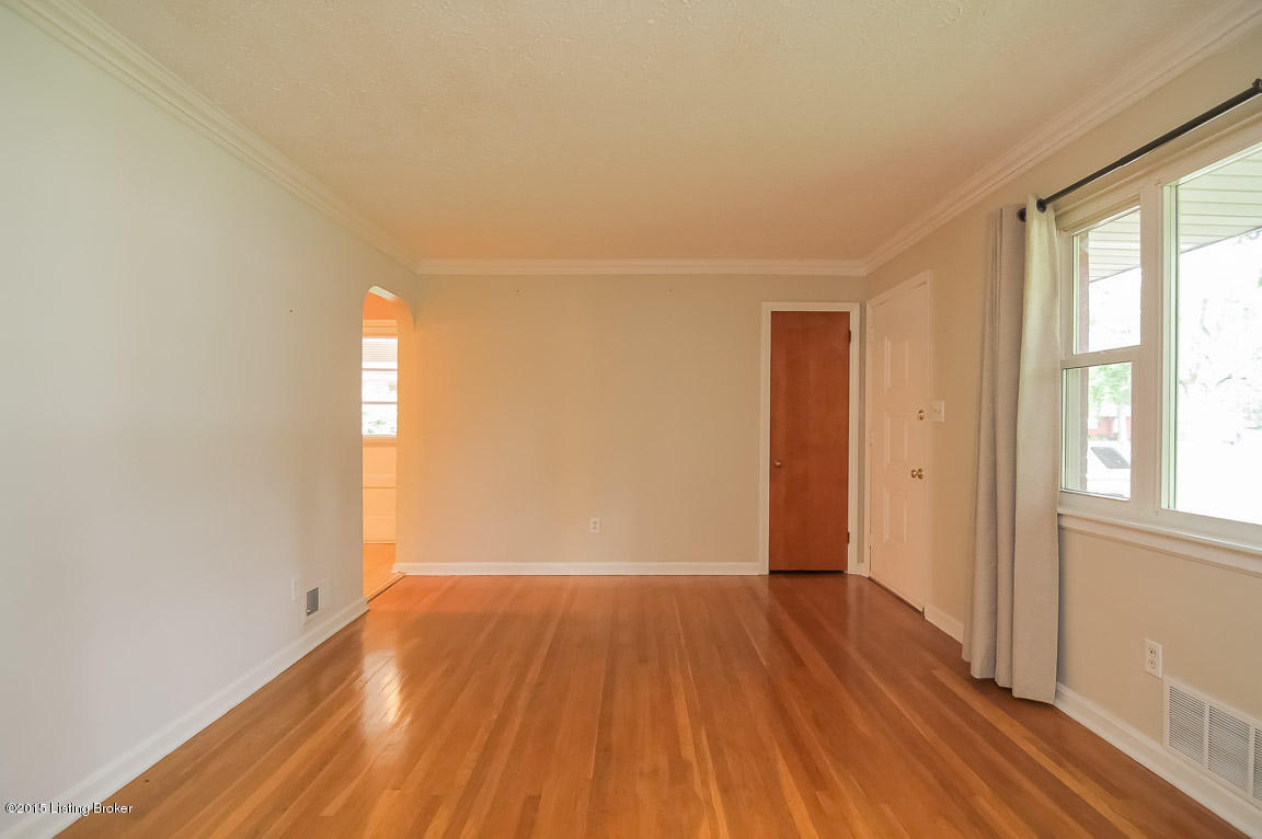 2034 Lynn Lea Road Louisville, KY 40216 - Photo 8 of 34 0023