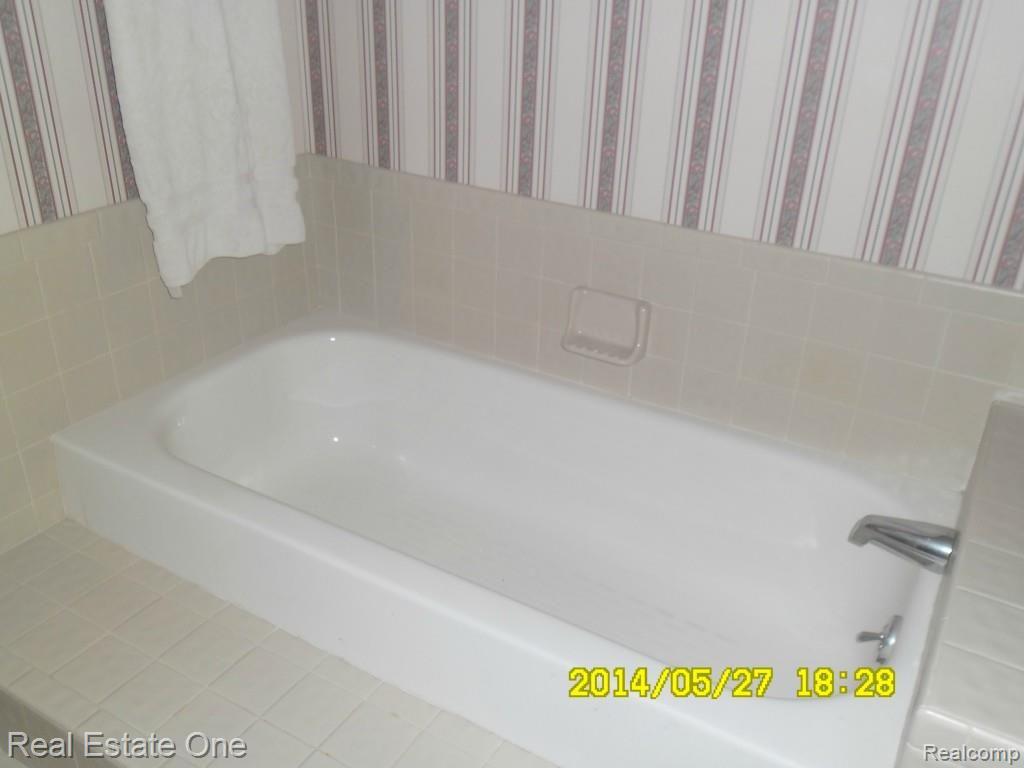 2788 Winter Park Road Rochester, MI 48309 - Photo 46 of 46 SAM_0771.jpg