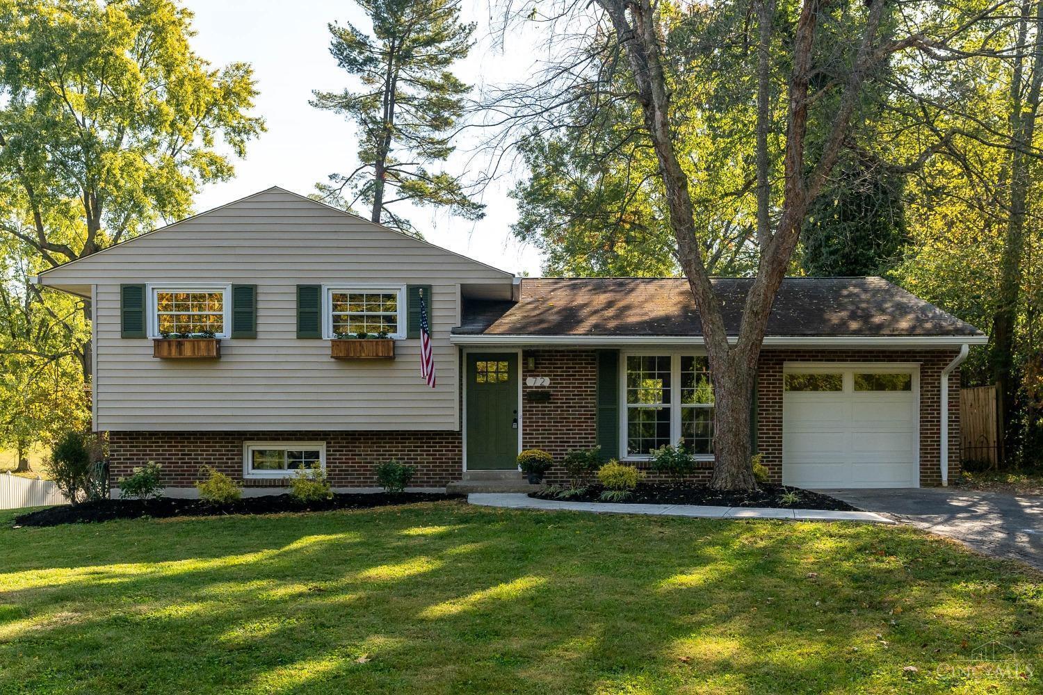 72 Cromwell Road Greenhills, OH 45218 - Photo 3 of 19