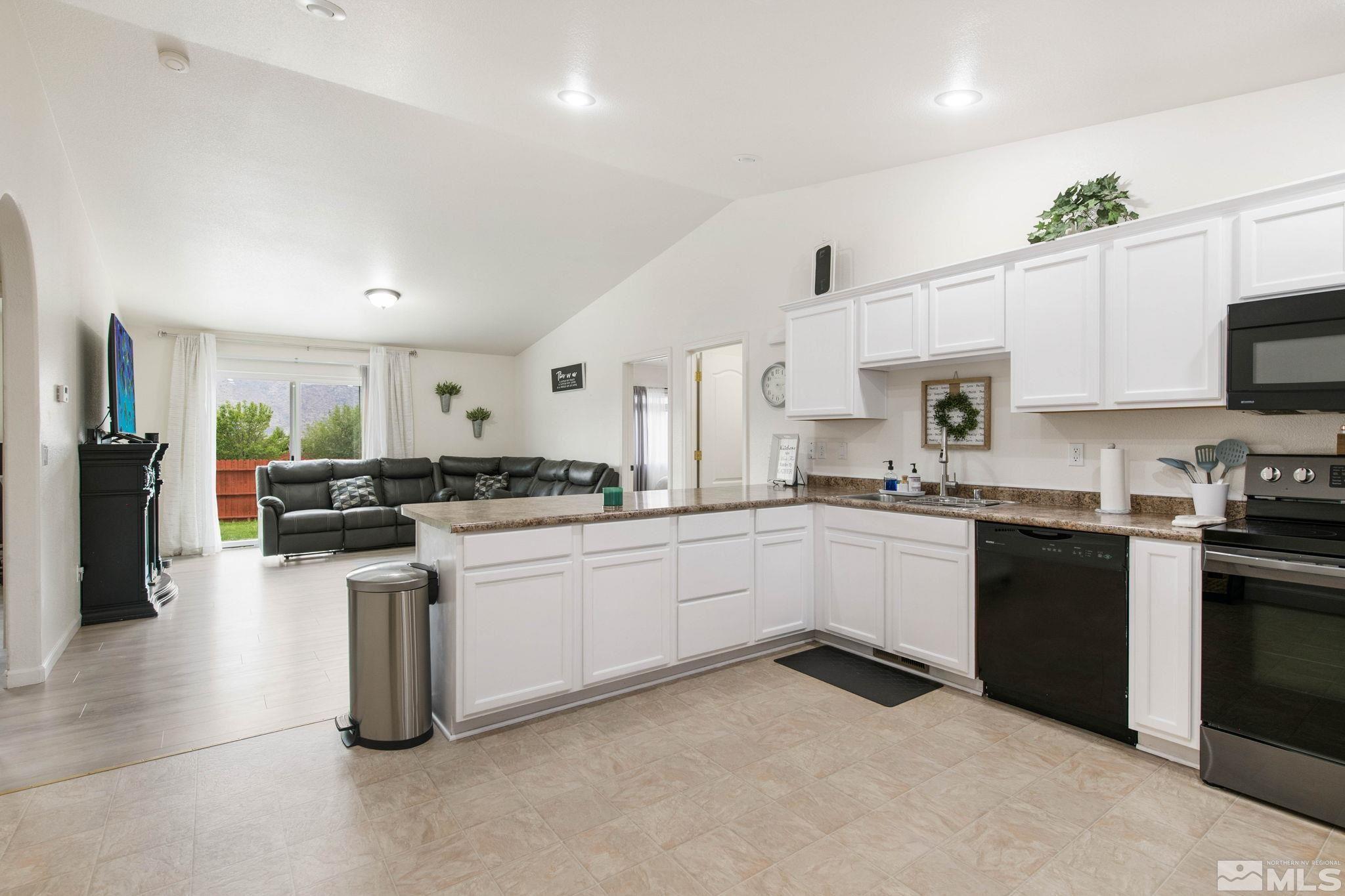 17640 Rogue River Court Reno, NV 89508 - Photo 7 of 27 Photo 7