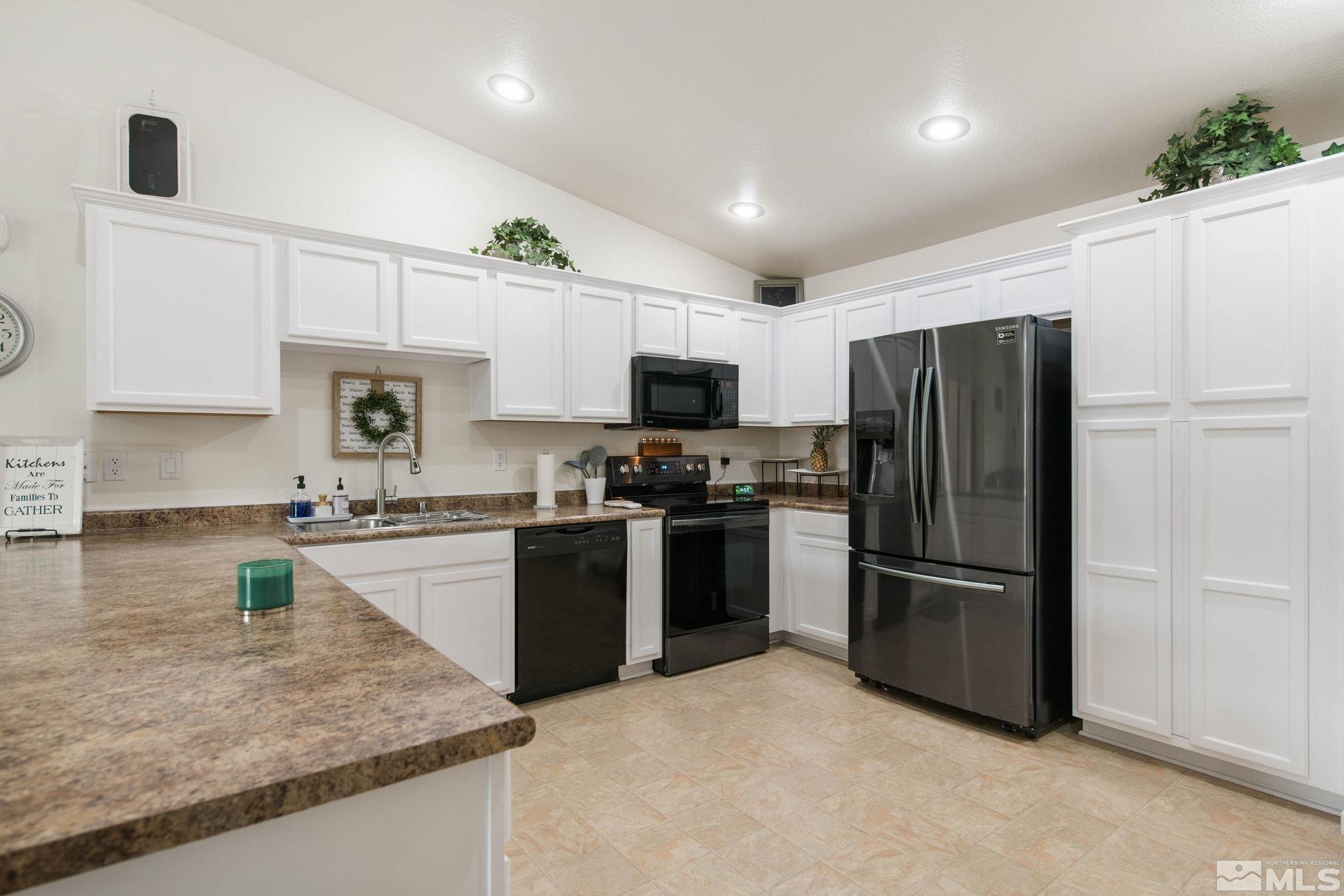 17640 Rogue River Court Reno, NV 89508 - Photo 8 of 27 Photo 8