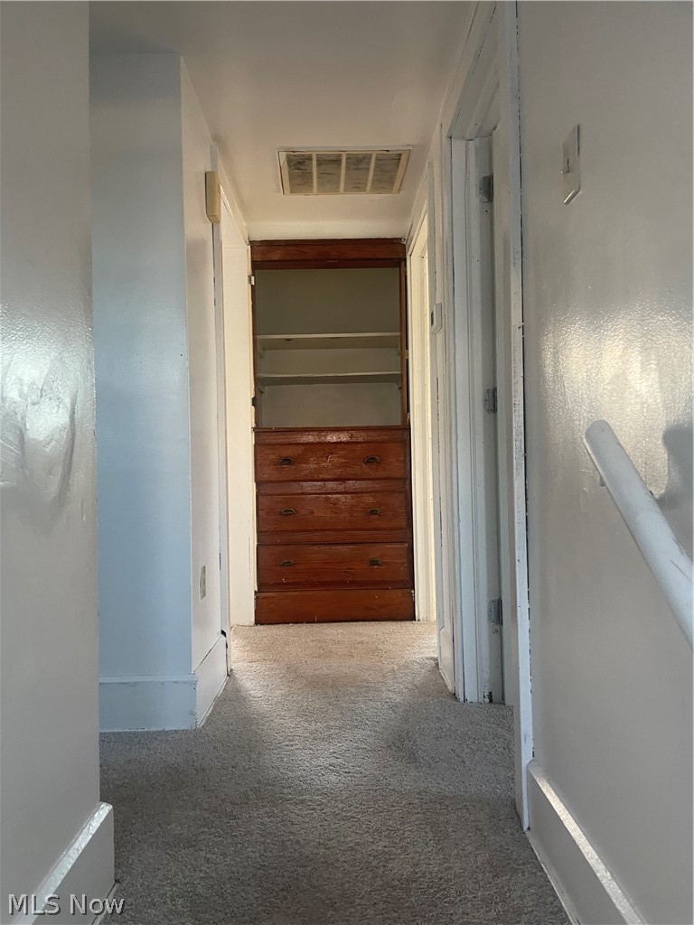 958 East Wilbeth Road, Unit UPPR Akron, OH 44306 - Photo 4 of 12 Hallway with Linen Closet